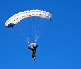 开云体育下载-独行侠的孤勇，欧文持续制造杀伤，吉林队掀翻雷霆的奇幻一夜