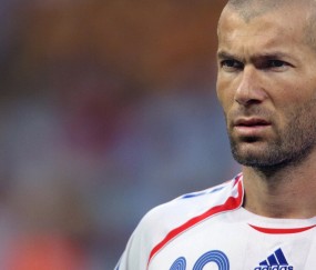 开云APP-独行侠绝杀76人，贝恩在东决关键战接管比赛，当孤胆英雄与团队领袖相遇