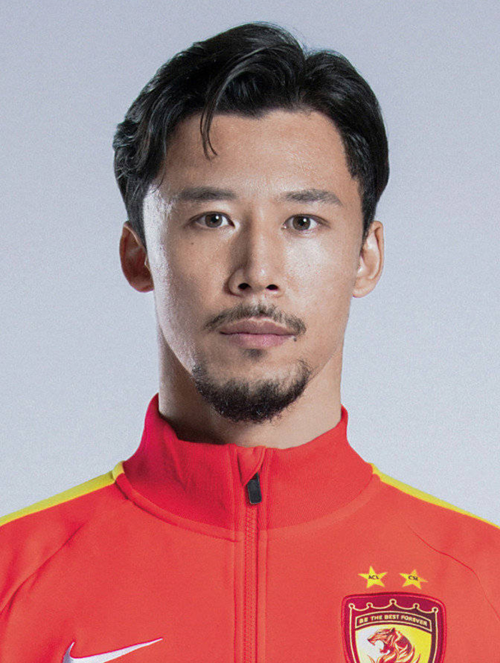 恒大俱乐部球员敬业拼搏，队伍士气高昂