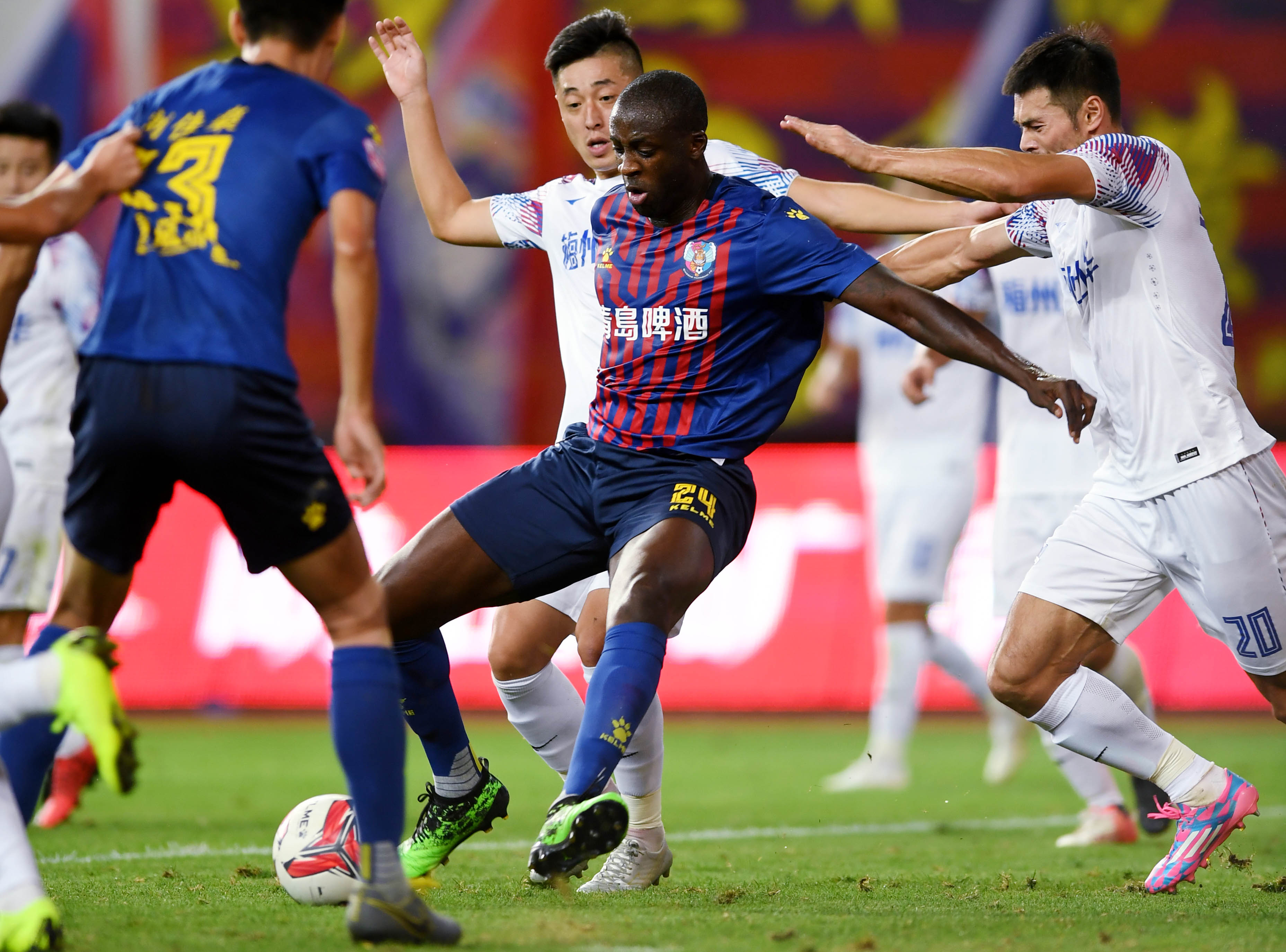 青岛黄海主场大捷，士气爆发取得胜利