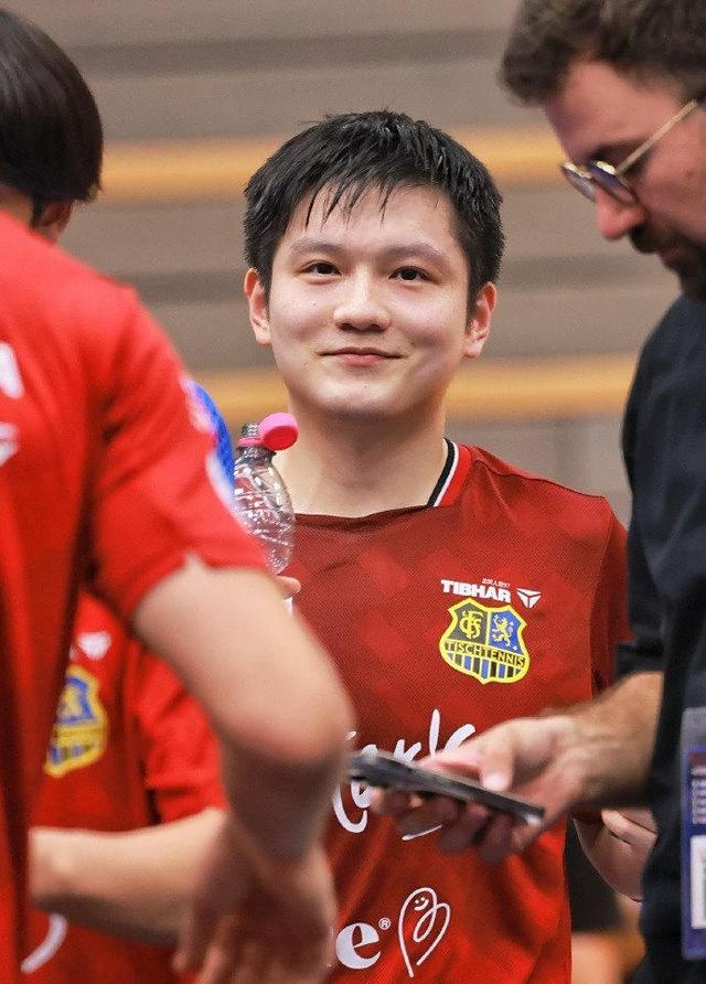 比利时乒乓球队鏖战瑞典乒乓球队，樊振东爆发神勇