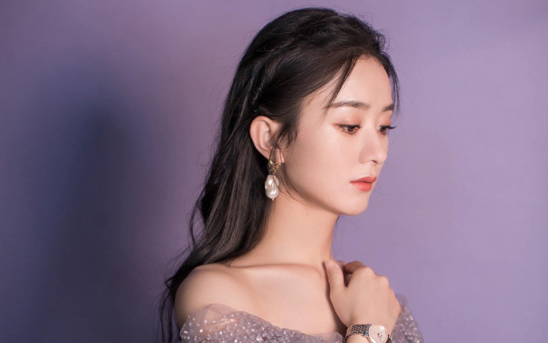 德甲争冠战之夜，阿拉巴存在感拉满，从隐形守护到致命一击